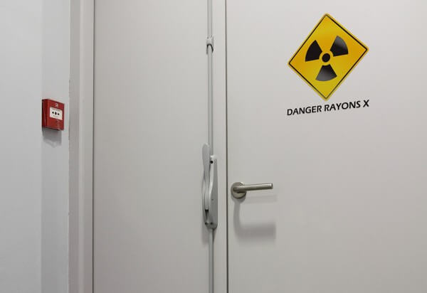 Bloc-porte technique - Anti rayon X Blocs-portes techniques - Anti rayon X. Coupe la portée et protège des rayons, adapté aux hôpitaux.
