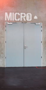 Bloc-porte coupe-feu dans un théâtre