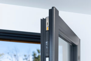 Capteur d'ouverture intégré à une fenêtre PVC Zendow