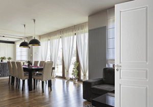 Visuel ambiance portes de communication postformée dans une salle à manger. 